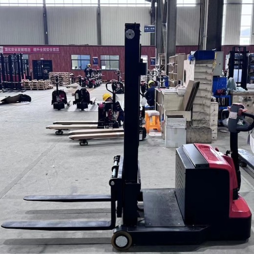 Electric Counterbalanced Stacker (Pedestrian) E1016J – E1035J | 1.0 t – view 3