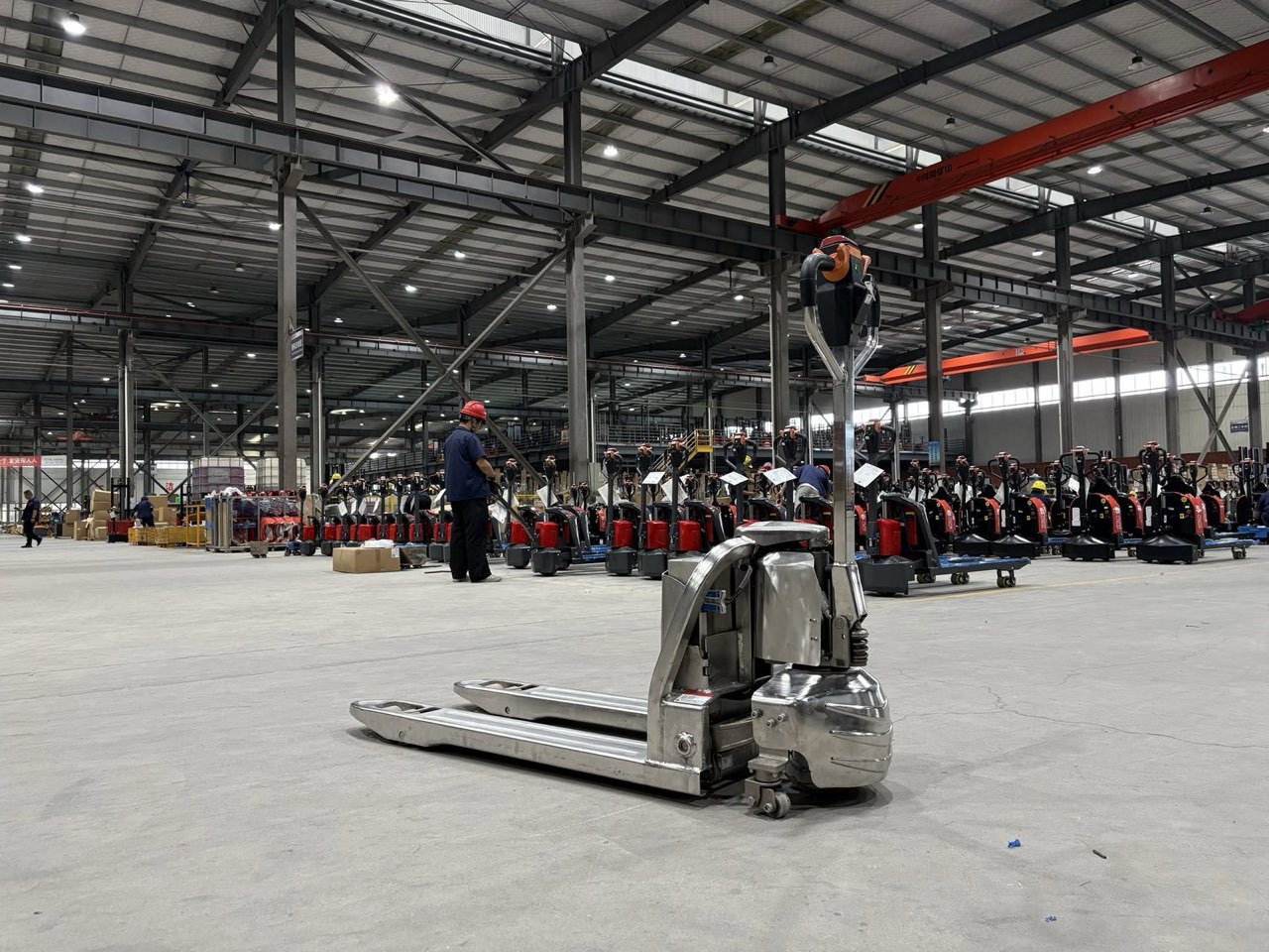 SL15/20L3E-S stainless steel pallet truck on the Accelift plant floor